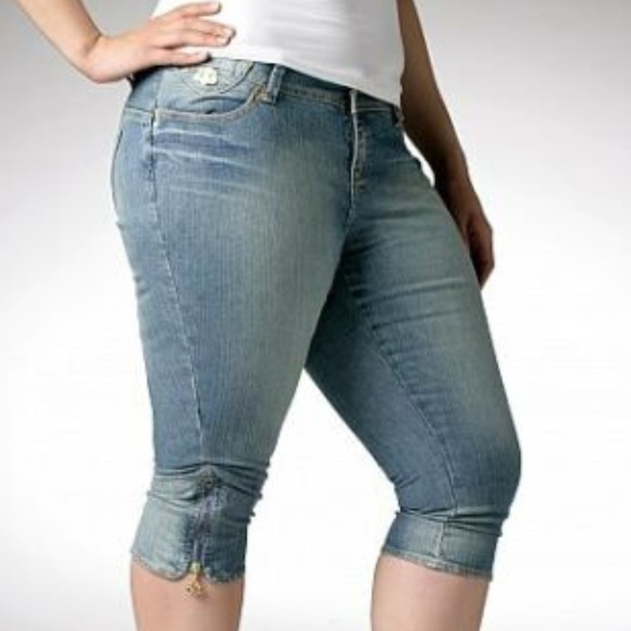 NEW Dereon Y2K Beyonce Denim Crop Zipper LOGO Capri Jeans 5/6 - Picture 6 of 17